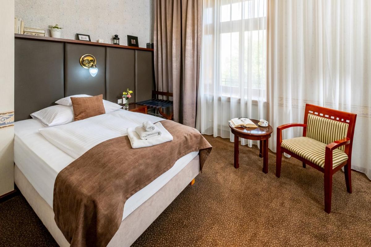 Hotel Golden Eagle Levice Exterior foto
