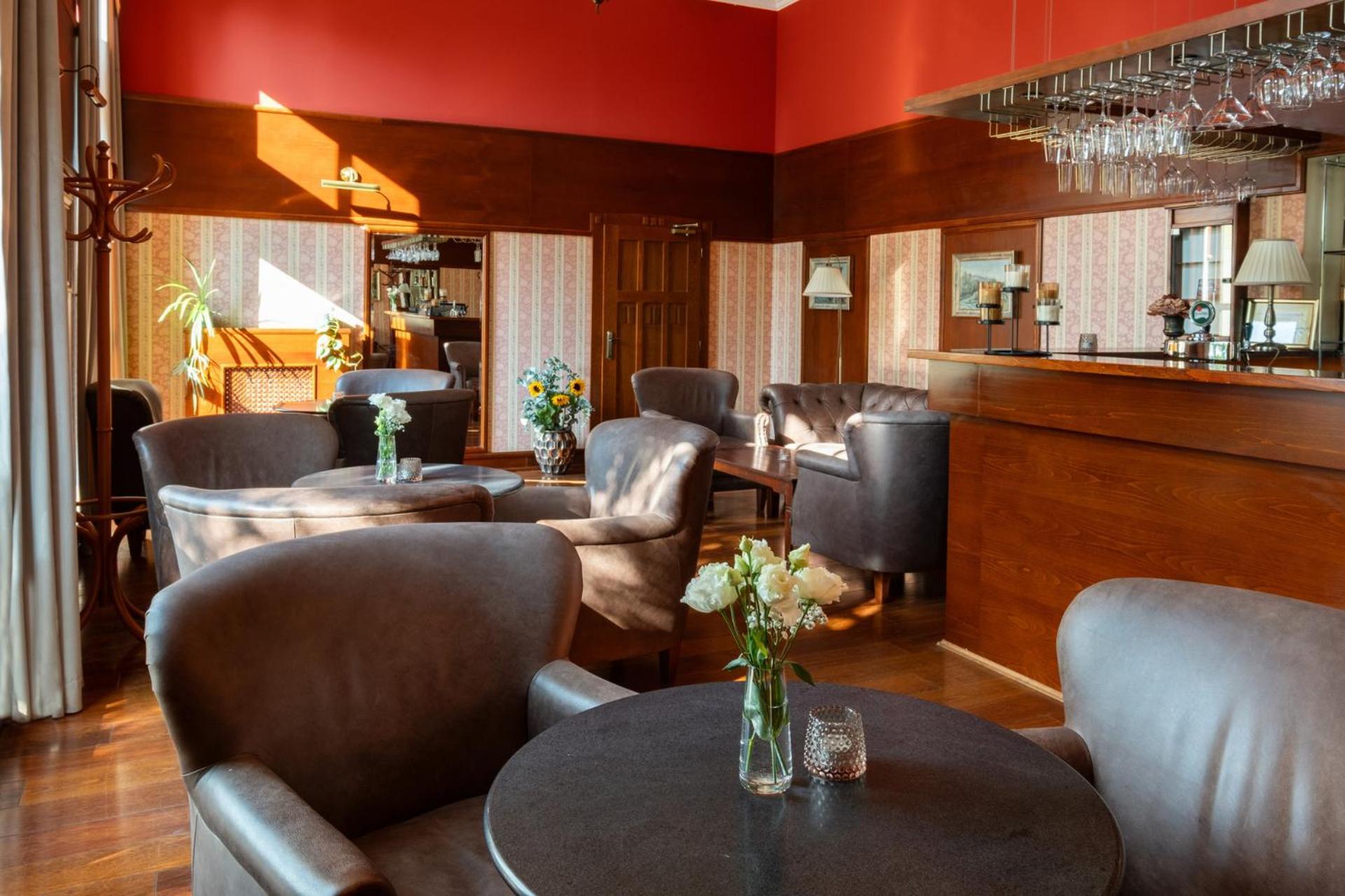 Hotel Golden Eagle Levice Exterior foto