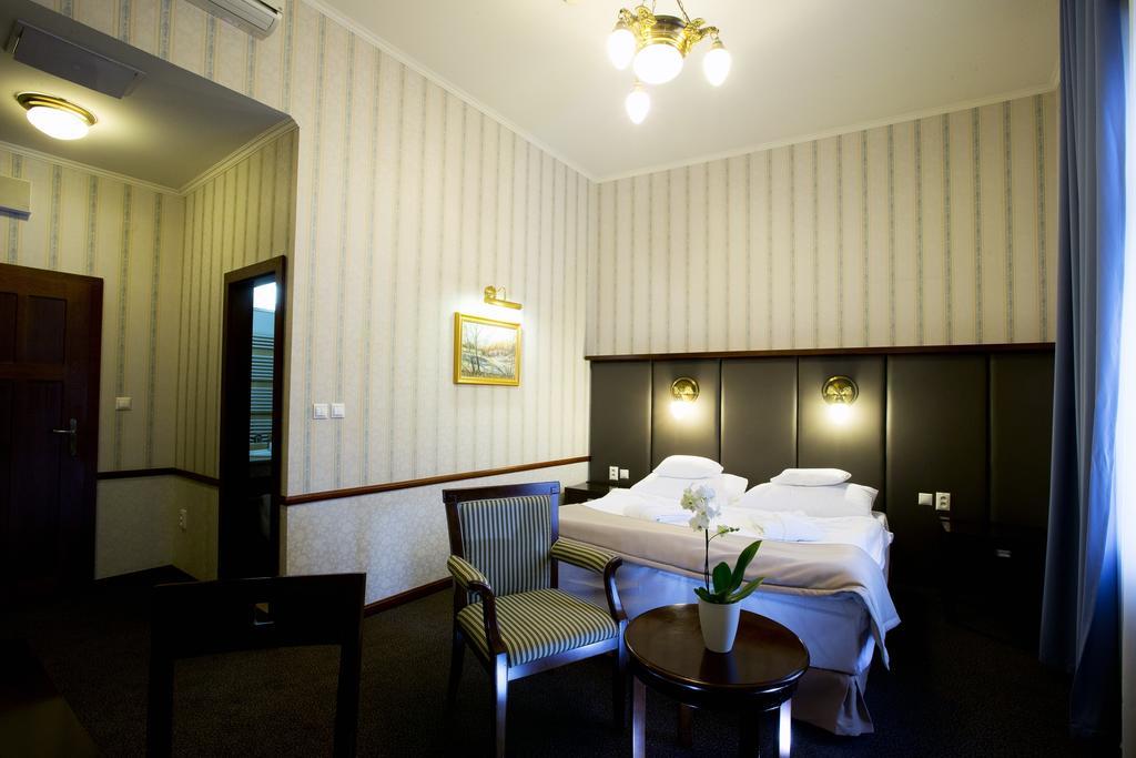 Hotel Golden Eagle Levice Zimmer foto
